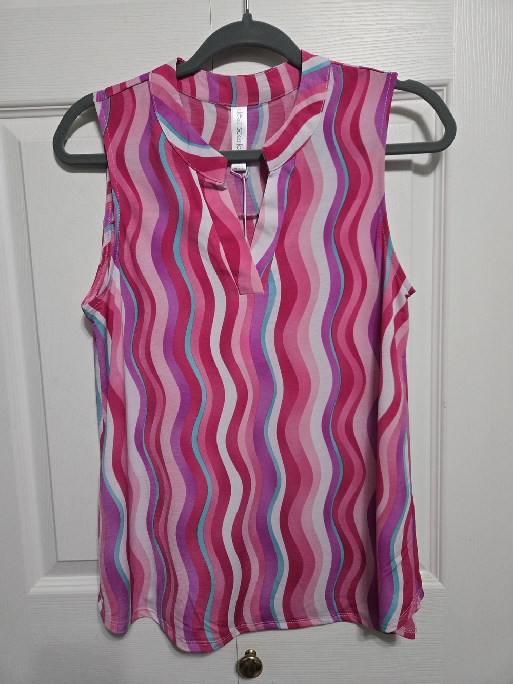 Wave-Print Pink Sleeveless V-Neck Blouse